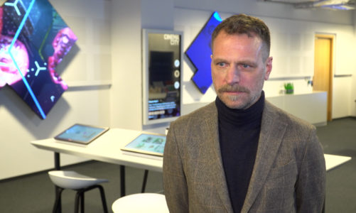 Nowe technologie zacierają różnicę między tradycyjnymi a wirtualnymi zakupami. W innowacyjne systemy inwestują firmy odzieżowe i obuwnicze