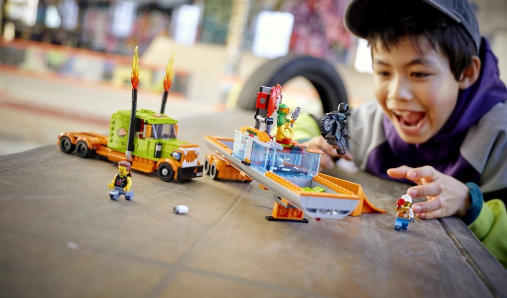 Sięgnij po nowe, pełne akcji przygody z LEGO® City Stuntz.