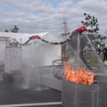 Lewitujący robot pomoże walczyć z pożarami w trudno dostępnych miejscach. Strumień wody nie tylko służy gaszeniu ognia, ale i napędza robota [DEPESZA]