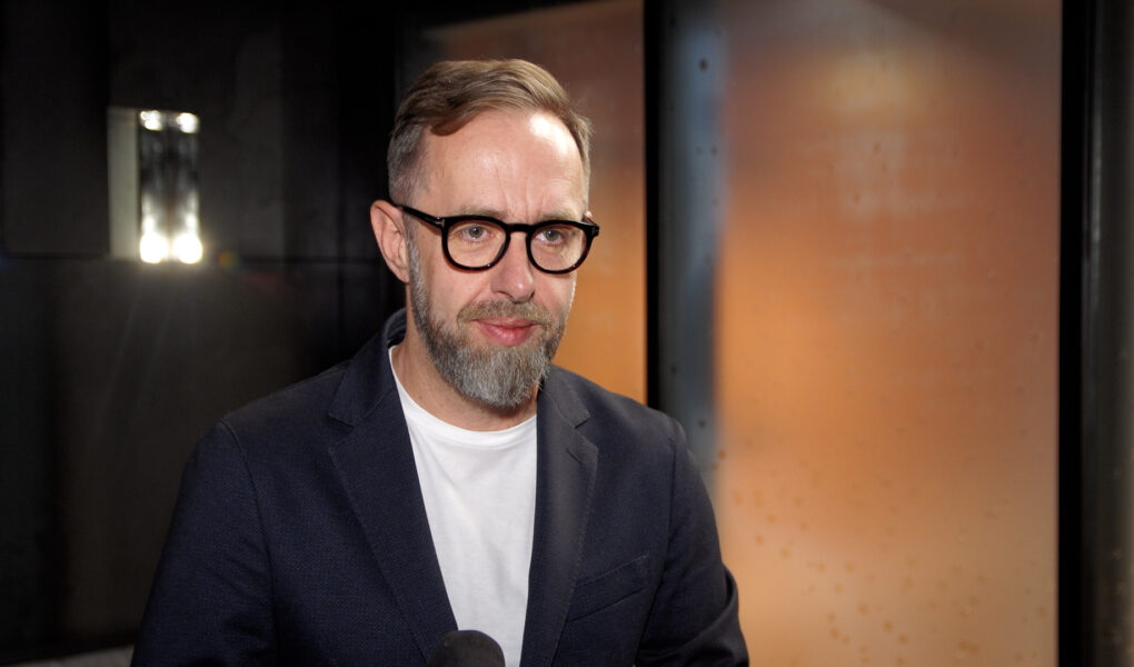 Polskie firmy testują AI, ale nie są gotowe na jej strategiczne wdrożenie. Nie potrafią jej zastosować w procesach biznesowych